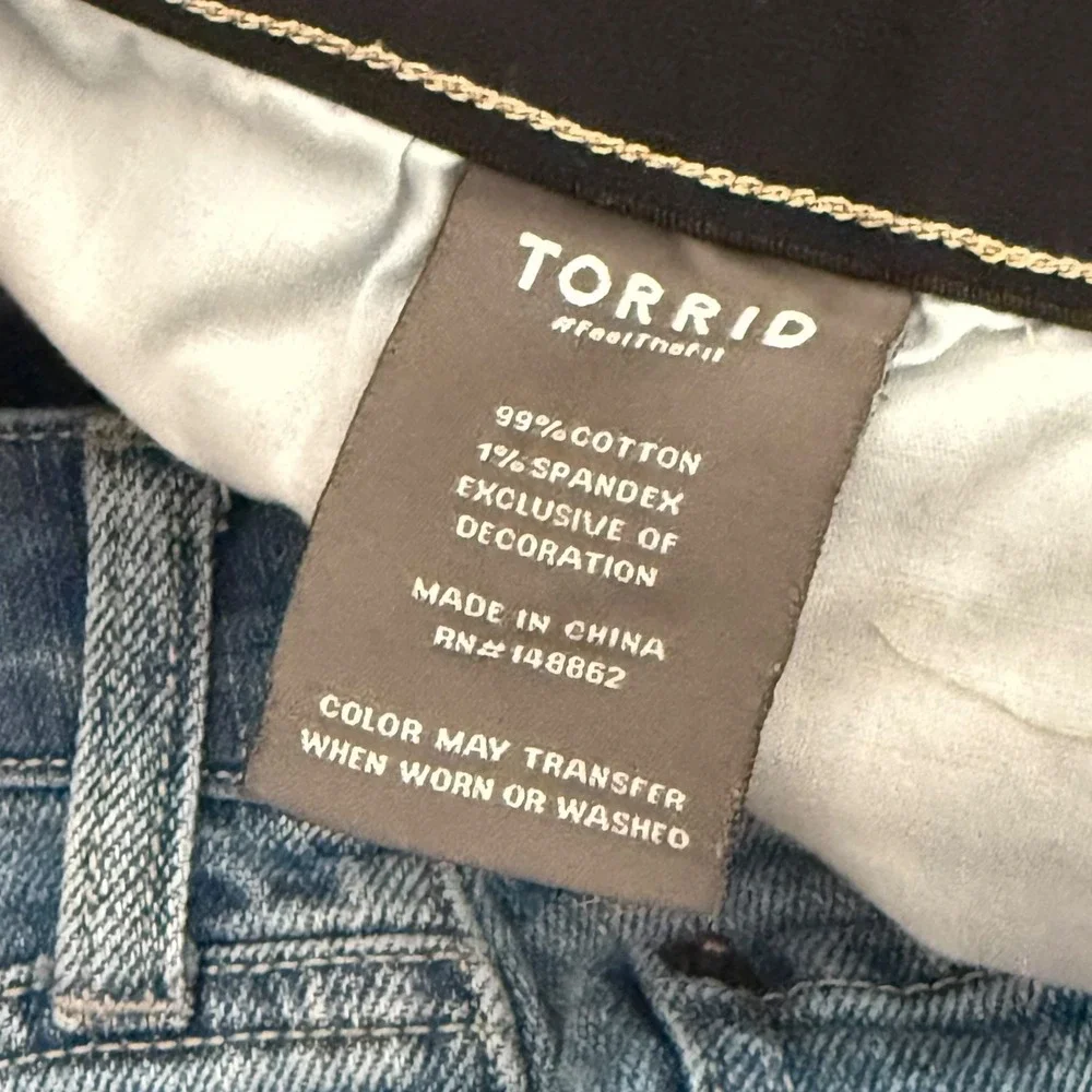 Torrid Plus Size 20 High Rise‎ Denim Shorts Distressed Frayed Cutoff Boho Grunge